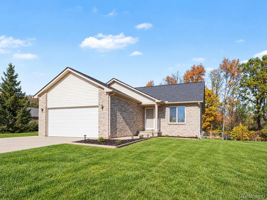 5459 Pear Tree DR, Burton, MI 48519 - #2