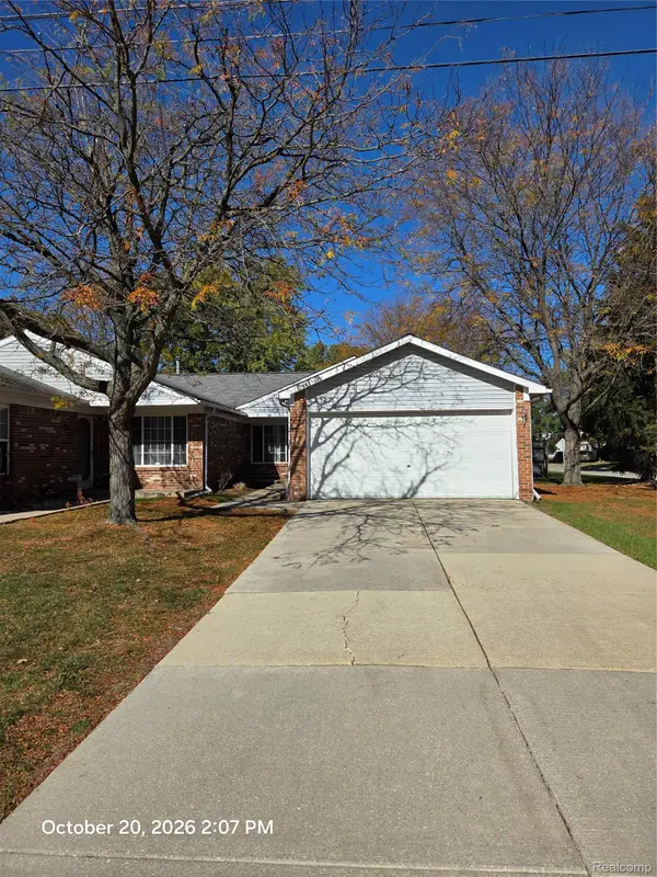 19304 Antonio CT  # 36, Roseville, MI 48066