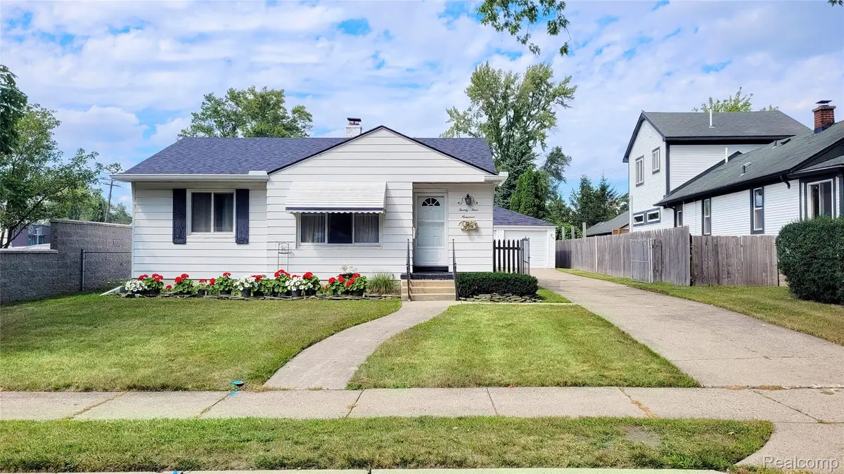 2400 Oxford RD, Berkley, MI 48072 - #1