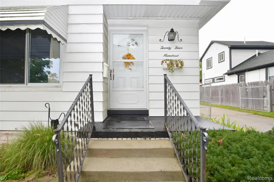 2400 Oxford RD, Berkley, MI 48072 - #2
