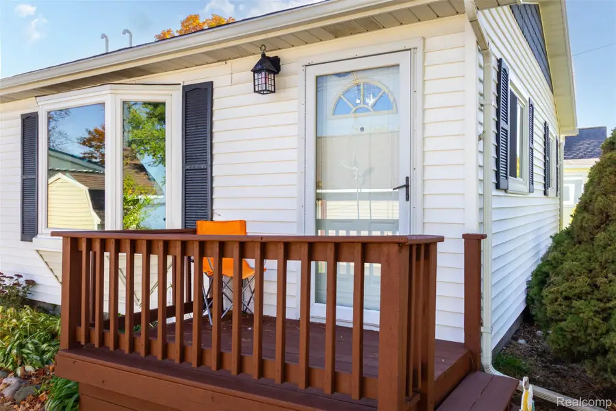 114 Wells ST, Houghton Lake Heights, MI 48630 - #3