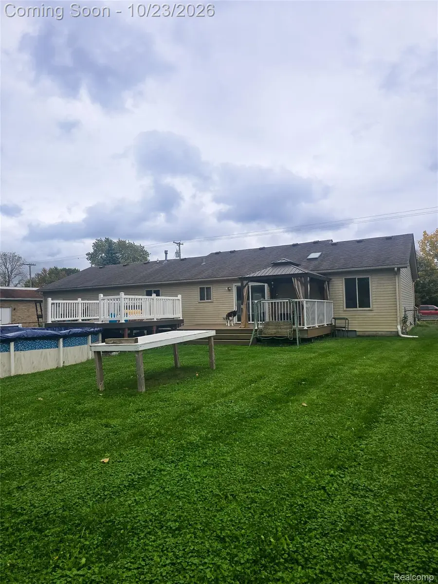 6095 Carleton Rockwood RD, South Rockwood, MI 48179 - #2