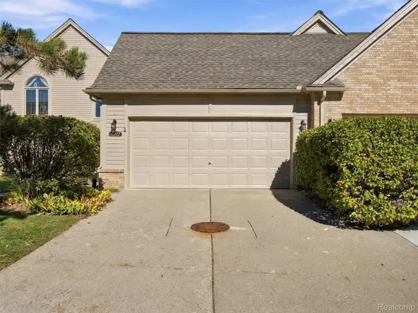 16827 Sandstone CIR, Macomb, MI 48042