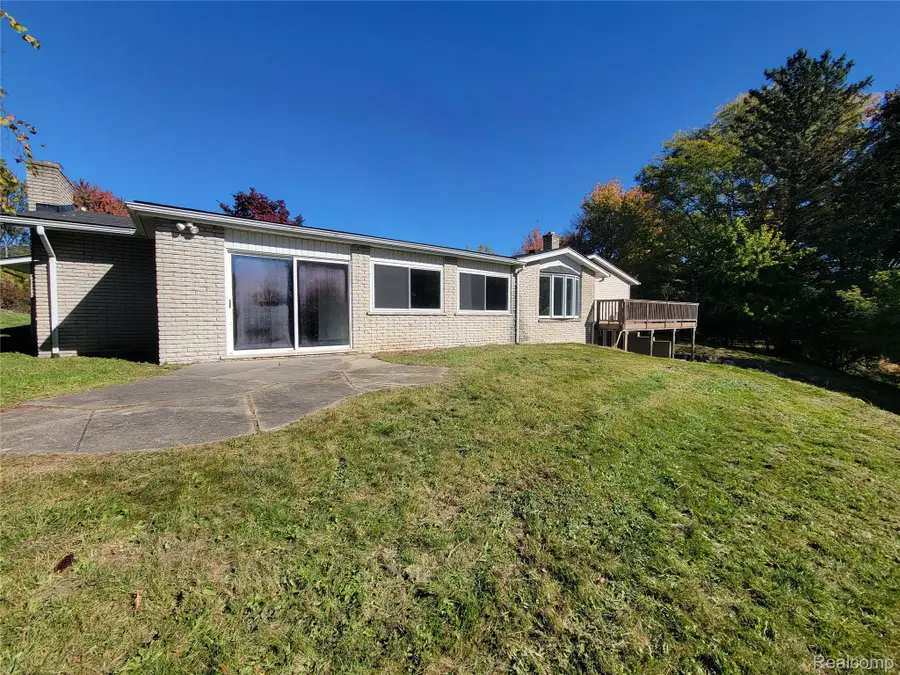 35527 Springvale ST, Farmington Hills, MI 48331 - #3