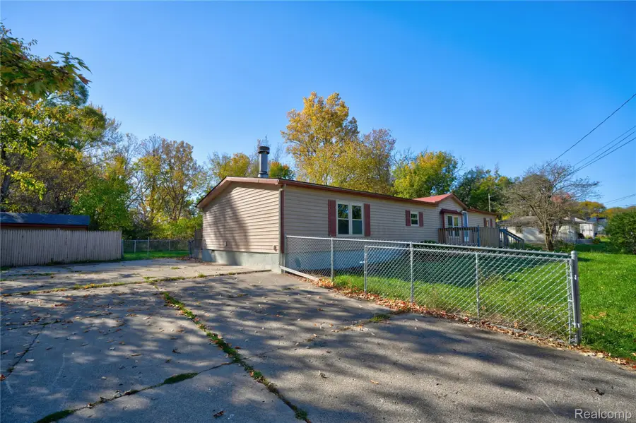1464 Brady AVE, Burton, MI 48529 - #2