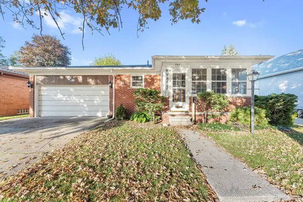 702 4th ST, Wyandotte, MI 48192