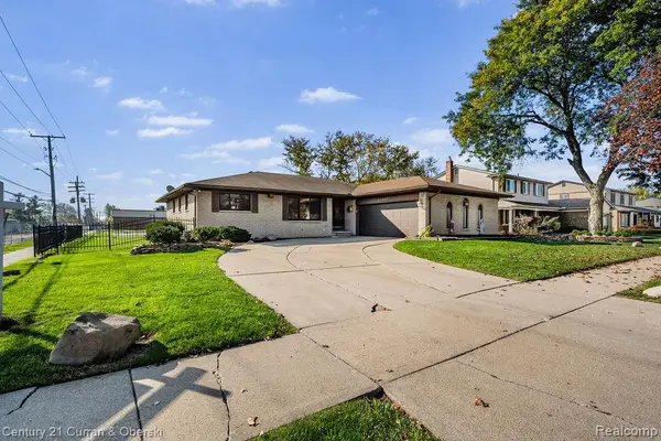 26209 Lawrence DR, DearbornHeights, MI 48127