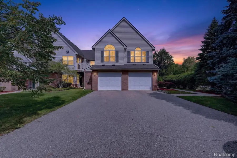 531 Brookfield DR, Westland, MI 48185 - #2