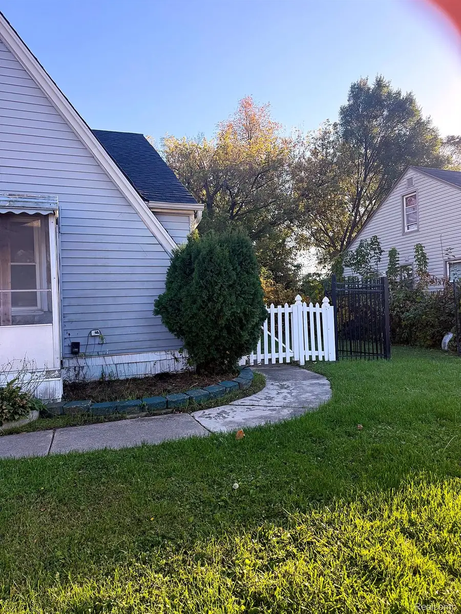26735 Annapolis ST, Dearborn Heights, MI 48125 - #3