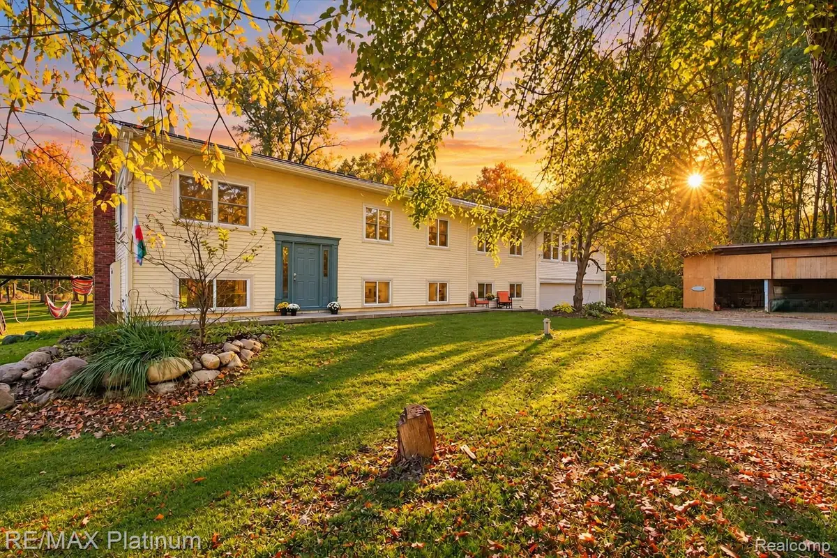 2805 Harmony LN, Milford, MI 48380 - #1