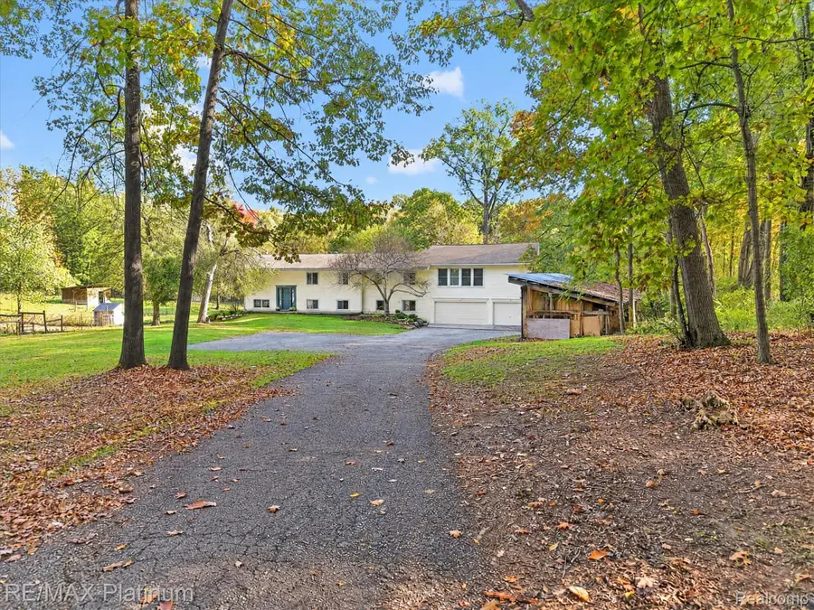 2805 Harmony LN, Milford, MI 48380 - #2