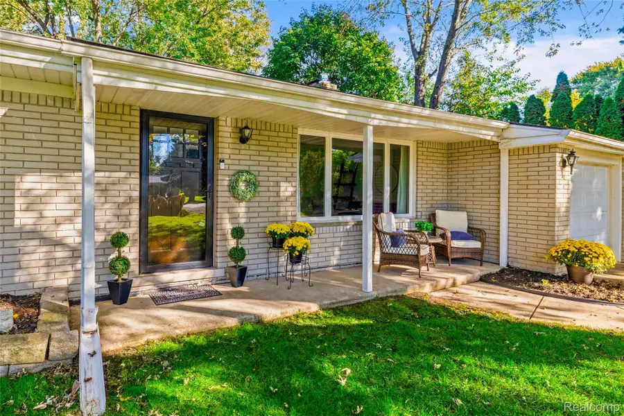 28731 Elbamar DR, Grosse Ile, MI 48138 - #3