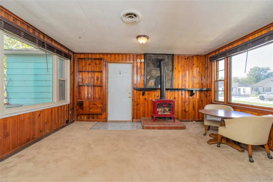 13325 Helen ST, Southgate, MI 48195 - #2