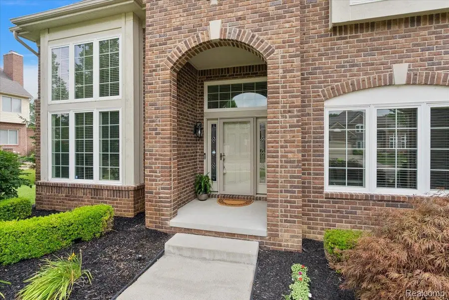 24729 Cavendish AVE E, Novi, MI 48375 - #3