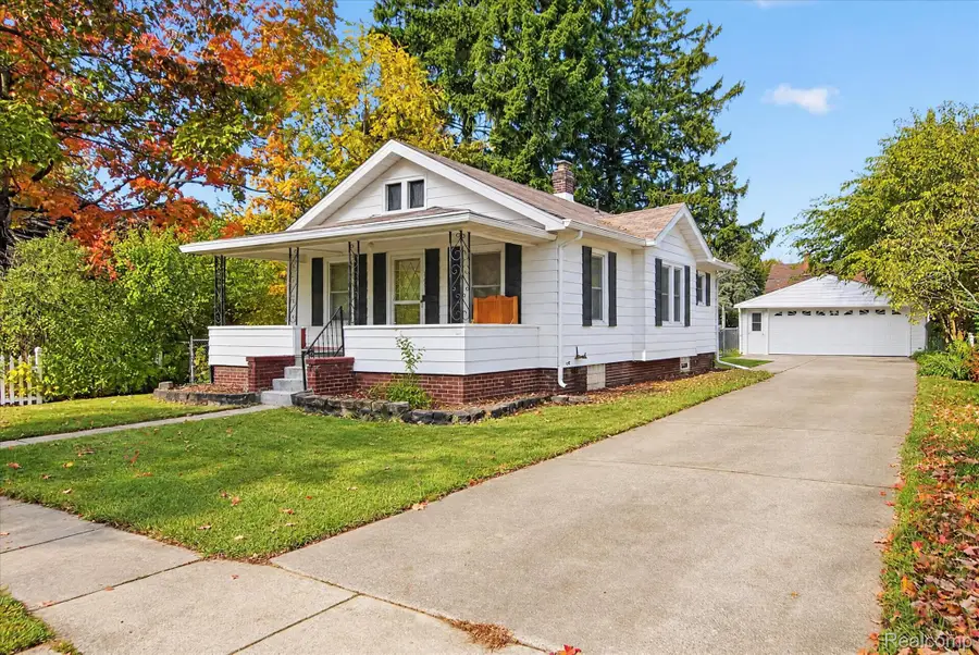 225 Roland ST, Belleville, MI 48111 - #2
