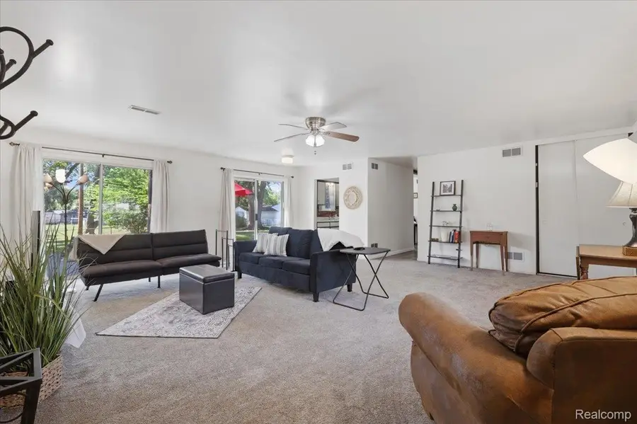 4845 Pelton RD, Clarkston, MI 48346 - #2