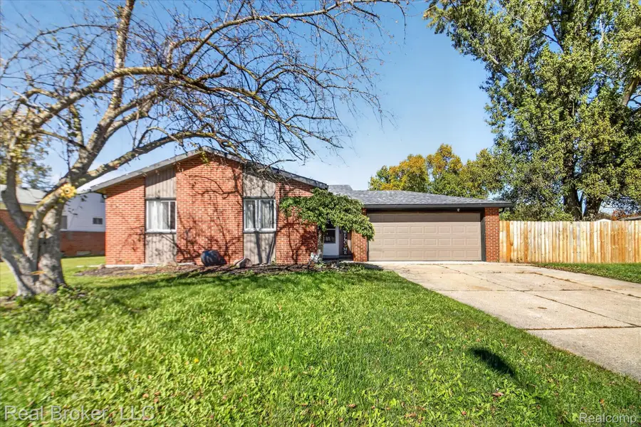 35208 Michelle DR, Romulus, MI 48174 - #3