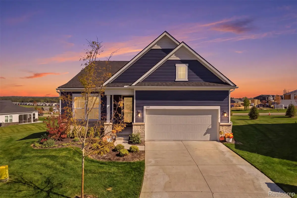1562 Moss DR, Milford, MI 48381 - #1