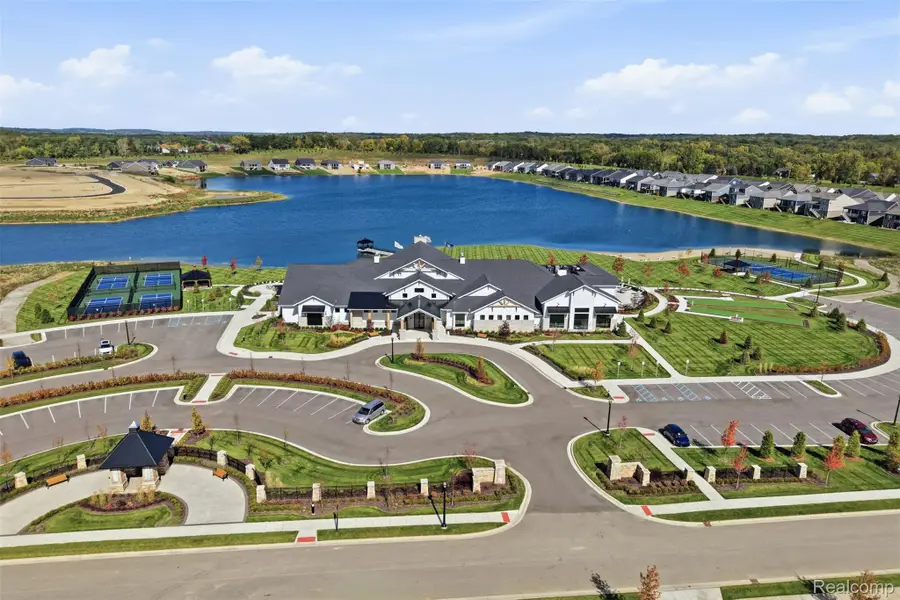 1562 Moss DR, Milford, MI 48381 - #2