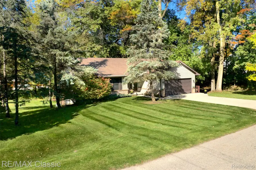 4768 Dillon ST, Brighton, MI 48116 - #2
