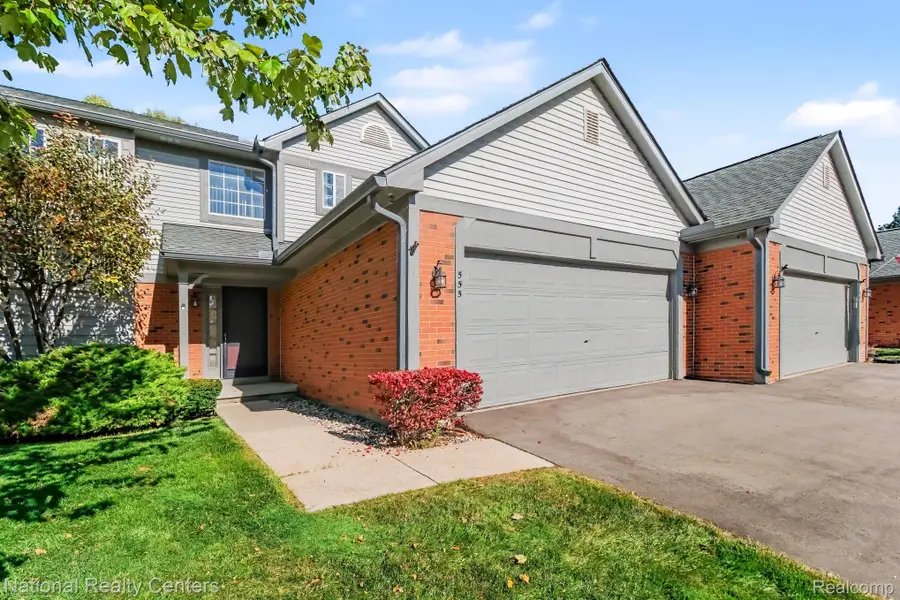555 Winwood CT, Walled Lake, MI 48390 - #2
