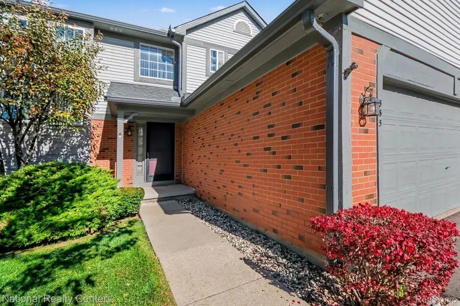 555 Winwood CT, Walled Lake, MI 48390 - #3