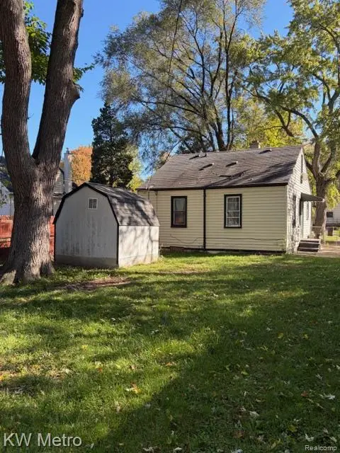27459 Park CT, Madison Heights, MI 48071 - #2