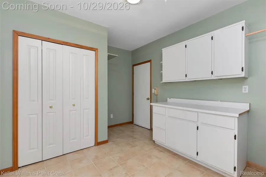 6151 Atkins DR, Troy, MI 48085 - #2
