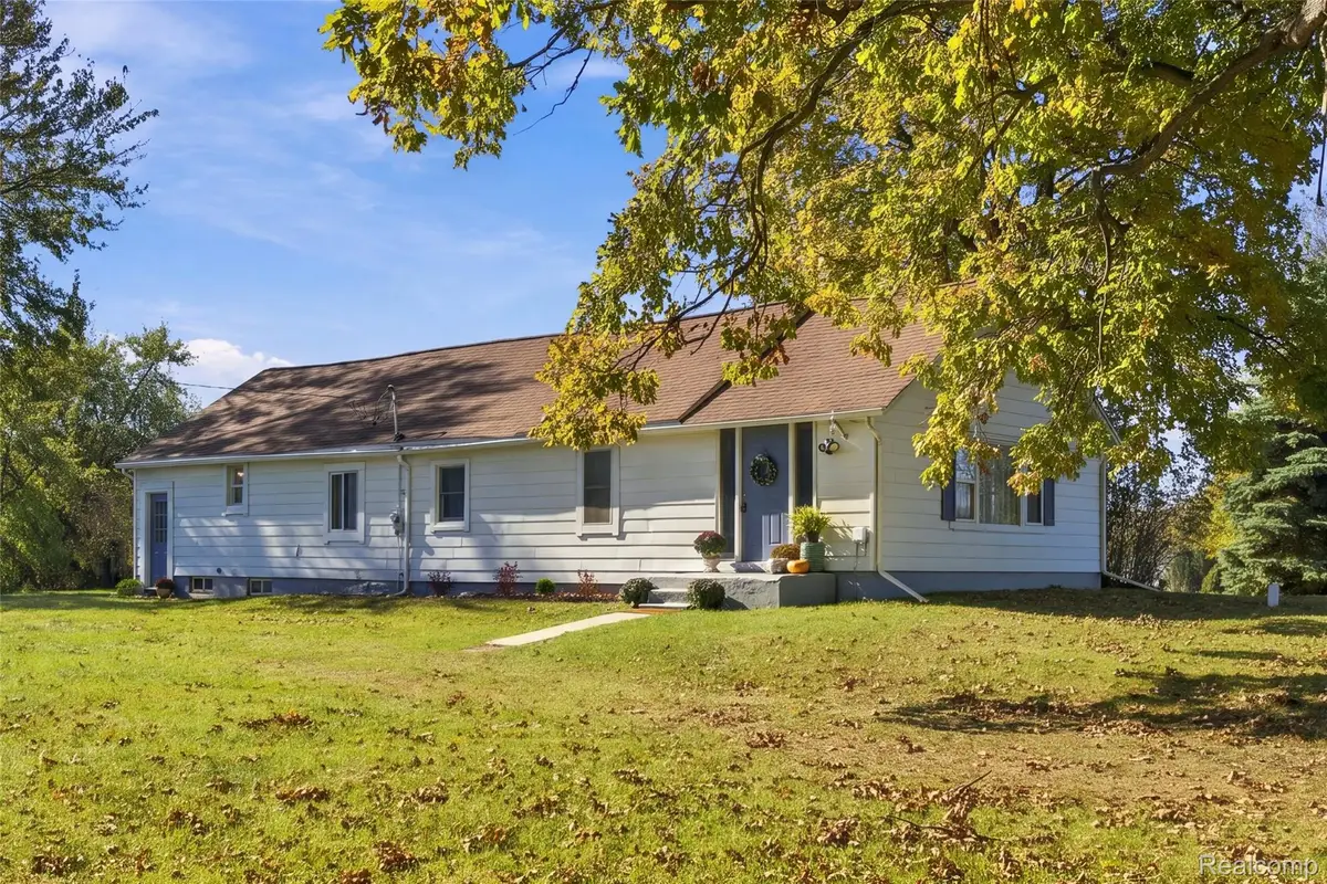 9433 W Lovejoy RD, Perry, MI 48872 - #1