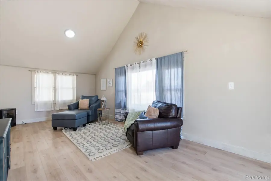 9433 W Lovejoy RD, Perry, MI 48872 - #3