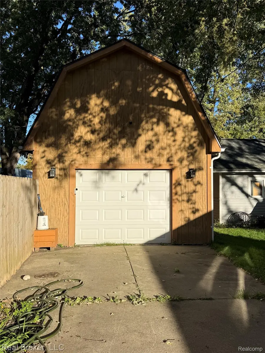 302 N Lenawee ST, Durand, MI 48429 - #2