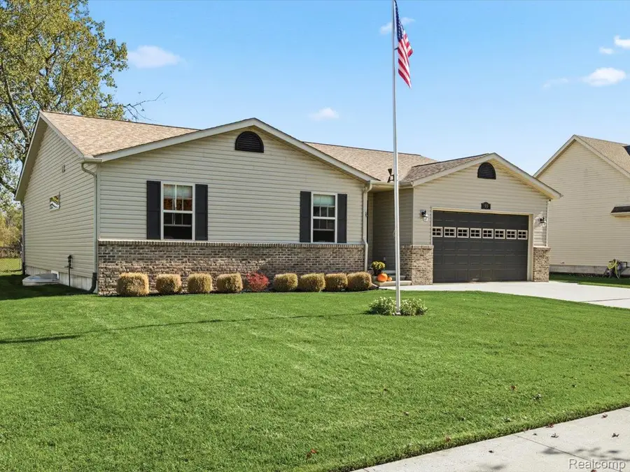 55 Rella Rae AVE, Marysville, MI 48040 - #2