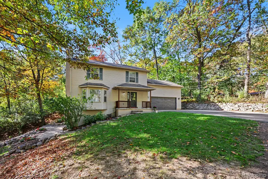 8915 Onandaga RD, Clarkston, MI 48348 - #2