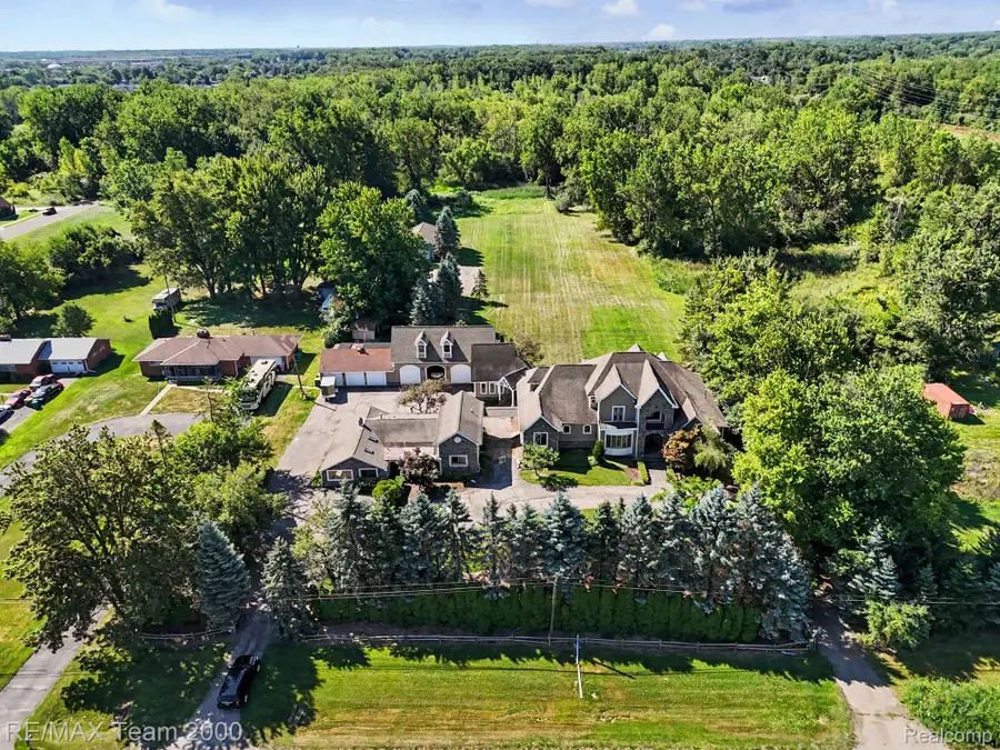 22535 Pennsylvania RD, Brownstown, MI 48193 - #2