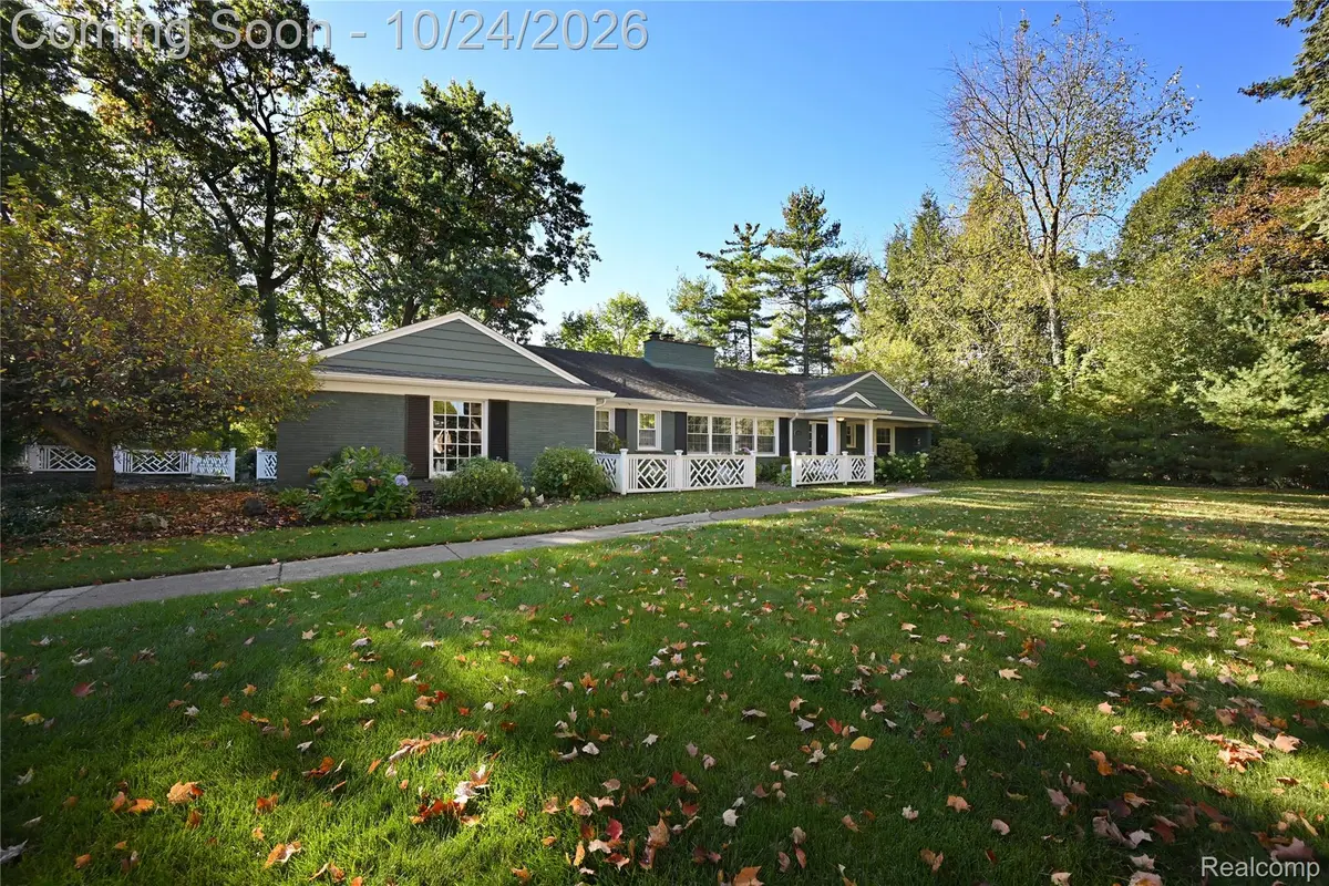 3865 Oakhills DR, Bloomfield, MI 48301 - #1