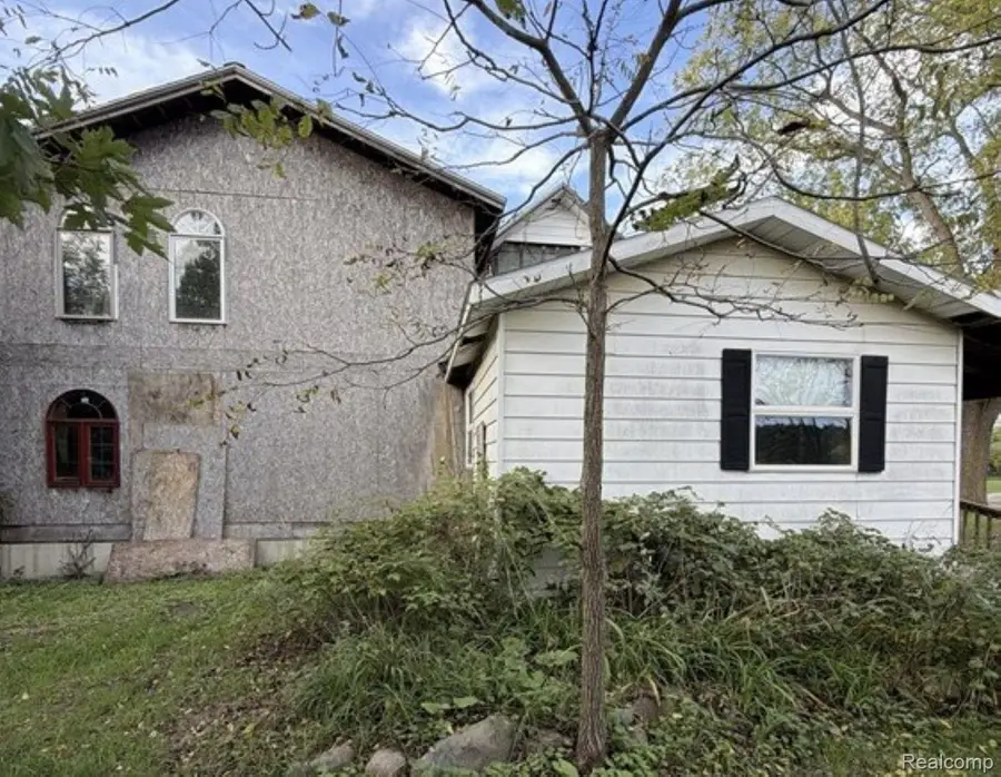 8245 Schrepfer RD, Howell, MI 48855 - #3