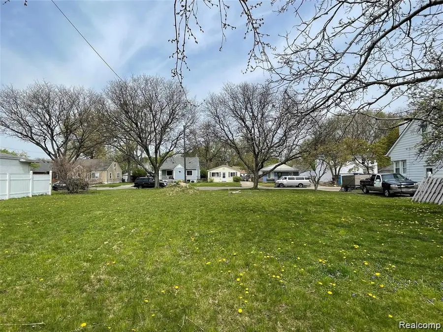 306 E Elza AVE, Hazel Park, MI 48030 - #3