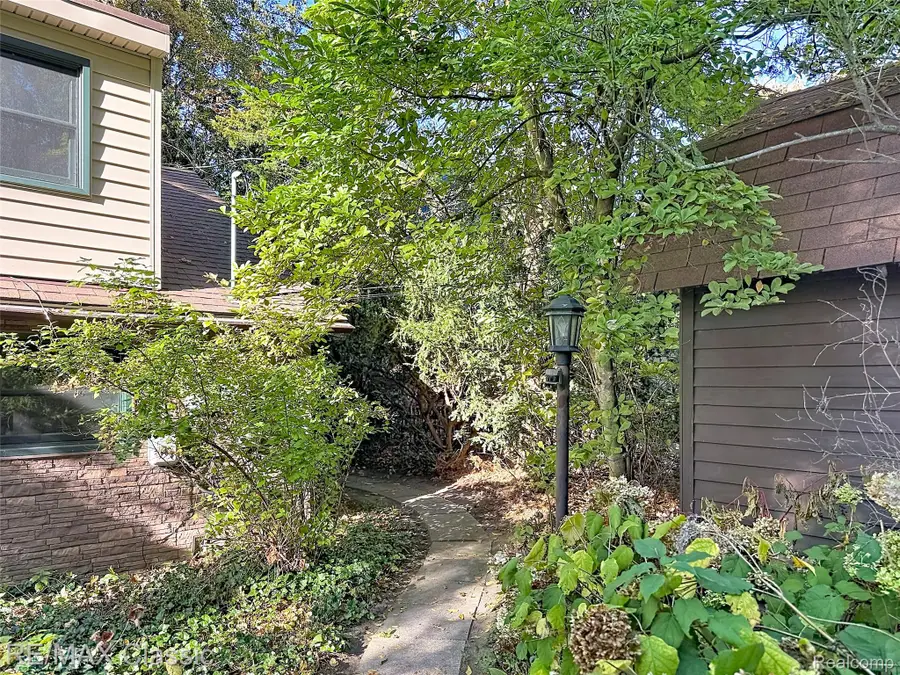 3816 Covert RD, Waterford, MI 48328 - #3
