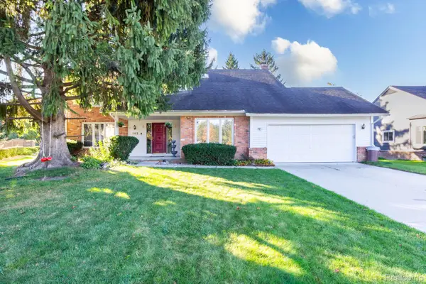 142 Stonetree CIR, RochesterHills, MI 48309