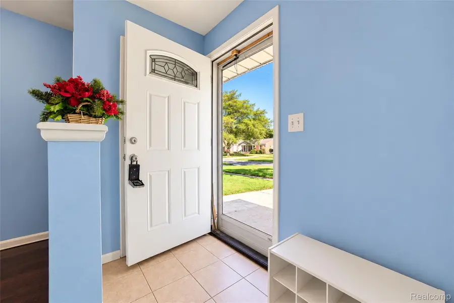 15730 Churchill ST, Southgate, MI 48195 - #3