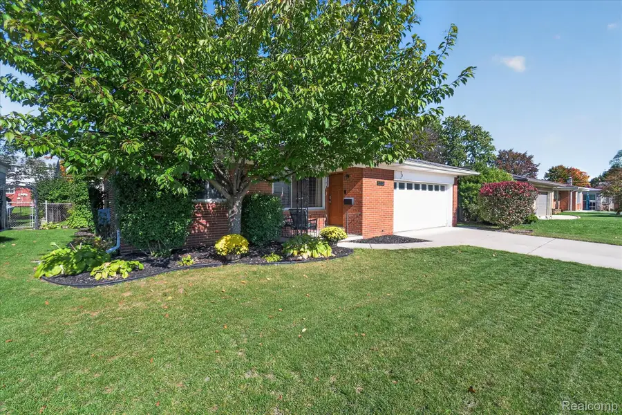 31558 Perth ST, Livonia, MI 48154 - #2