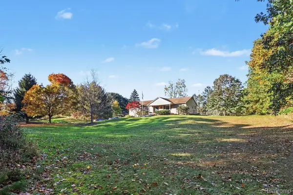 12255 Rohn RD, Fenton, MI 48430