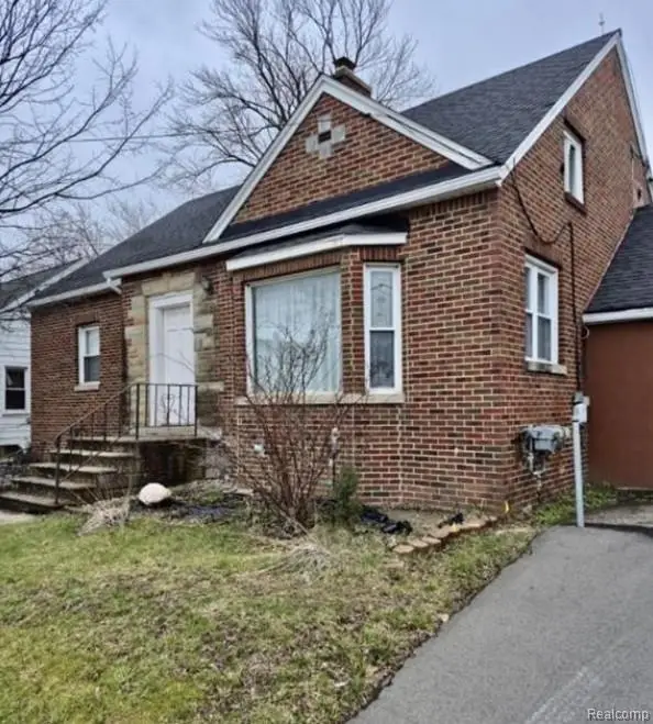 2044 E Bristol RD, Burton, MI 48529