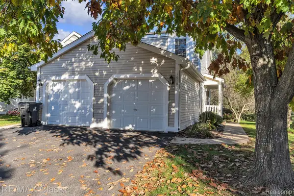 1616 Golden LN, Ypsilanti, MI 48198