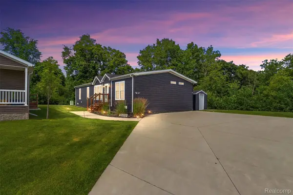 6450 Prince BLVD, Fenton, MI 48430