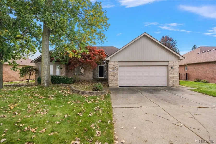 36704 Crimson LN, New Baltimore, MI 48047 - #2