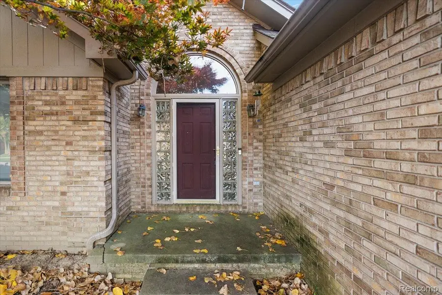 36704 Crimson LN, New Baltimore, MI 48047 - #3