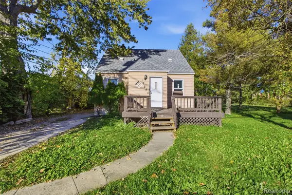 18545 Huntington AVE, HarperWoods, MI 48225