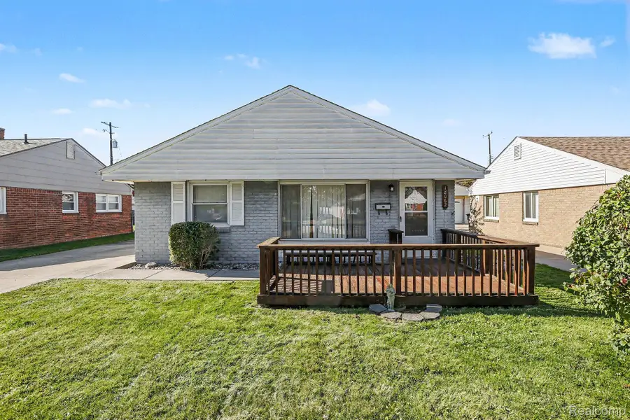 18062 Hinton ST, Riverview, MI 48193 - #3