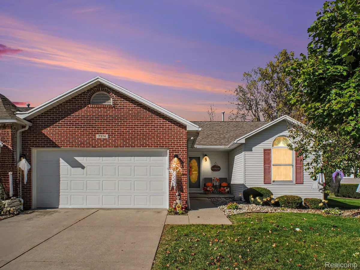 7374 Cross Creek DR, Swartz Creek, MI 48473 - #1